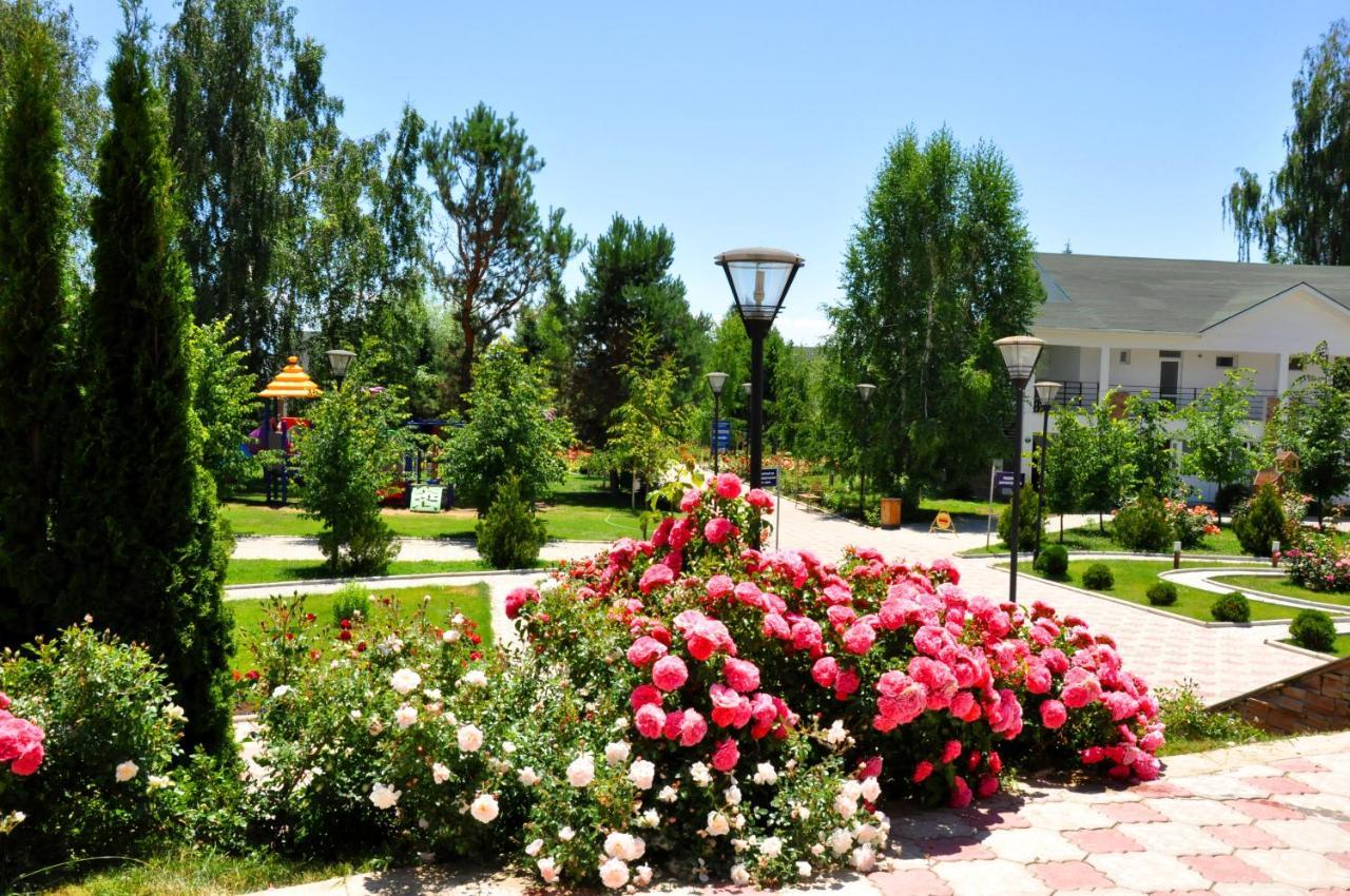 Kapriz Issyk Kul Resort Tscholponata Exterior foto